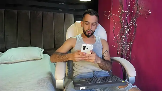 Lobo sex21 online show from 10.20.25