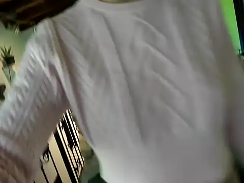 Snapshot of Zulyhenao chatting on 10.18.25 Zulyhenao online show from 10.18.25