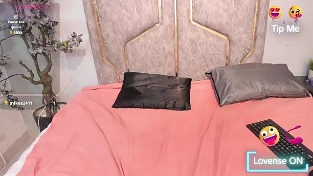 Nahomycarterr online show from 10.11.25