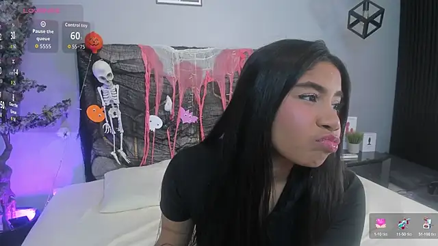 Nahomycarterr online show from 10.30.25