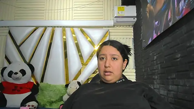 DulcineaSaenz online show from 10.15.25