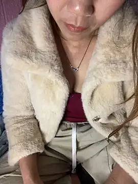 Snapshot of Domita-cool chatting on 11.26.25 Domita-cool online show from 11.26.25