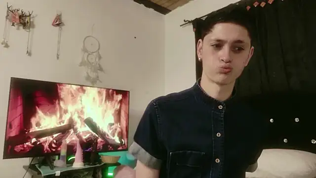 Tyler cat online show from 10.13.25