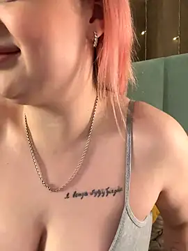 KellyMoors online show from 11.26.25