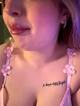 KellyMoors online show from 12.16.25