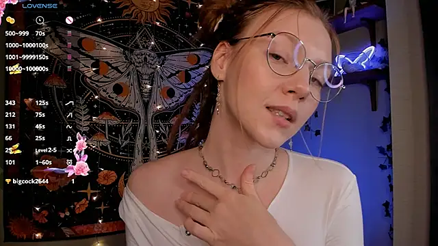 Snapshot of lyra_thenymph chatting on 10.17.25 lyra thenymph online show from 10.17.25