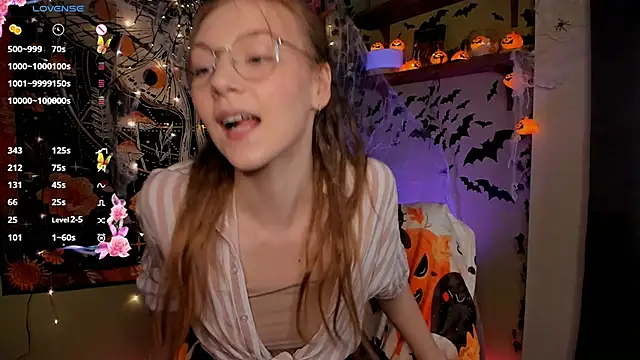 Snapshot of lyra_thenymph chatting on 10.23.25 lyra thenymph online show from 10.23.25