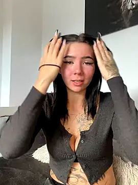 Snapshot of YoungZoexx chatting on 10.30.25 YoungZoexx online show from 10.30.25