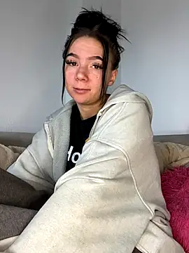 Snapshot of YoungZoexx chatting on 11.19.25 YoungZoexx online show from 11.19.25