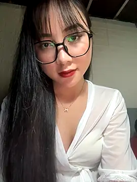 Snapshot of Linh5790 chatting on 10.13.25 Linh5790 online show from 10.13.25