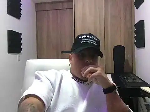 Snapshot of paisaexotico chatting on 10.13.25 paisaexotico online show from 10.13.25