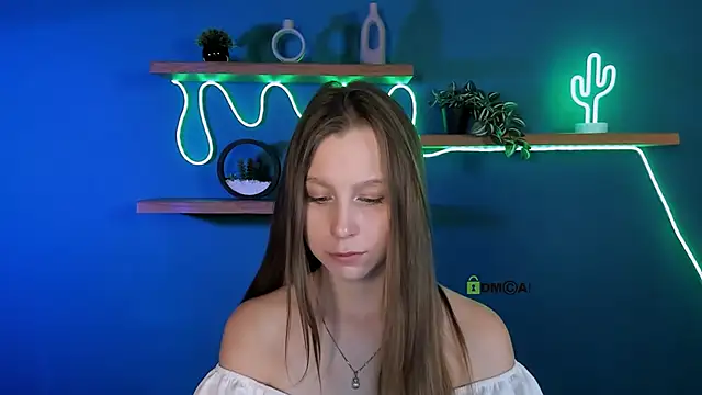 Snapshot of esme_moore_ chatting on 10.09.25 esme moore online show from 10.09.25