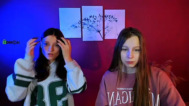 Snapshot of esme_moore_ chatting on 10.17.25 esme moore online show from 10.17.25