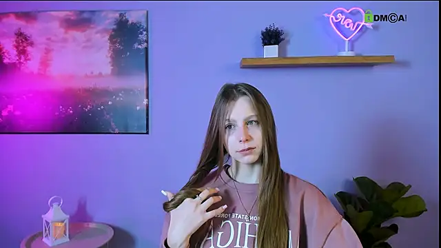 Snapshot of esme_moore_ chatting on 11.06.25 esme moore online show from 11.06.25