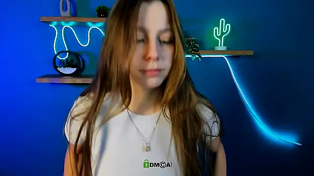 Snapshot of esme_moore_ chatting on 11.11.25 esme moore online show from 11.11.25