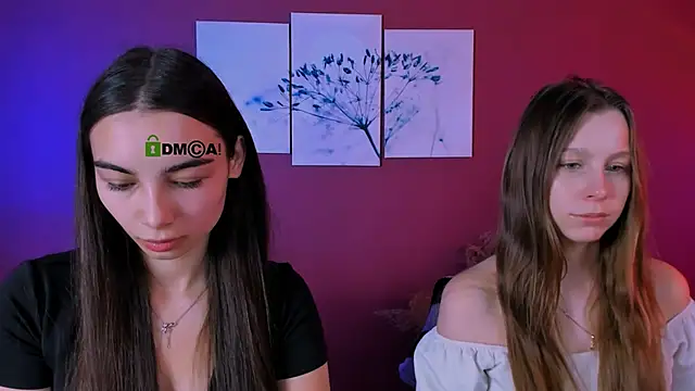 Snapshot of esme_moore_ chatting on 11.12.25 esme moore online show from 11.12.25