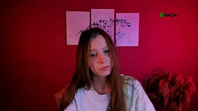 Snapshot of esme_moore_ chatting on 11.18.25 esme moore online show from 11.18.25