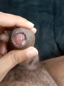 Elegant Guy online show from 11.17.25