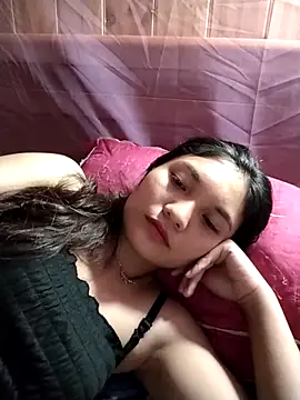 Snapshot of Mit-thi123 chatting on 10.28.25 Mit-thi123 online show from 10.28.25