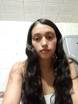 Snapshot of Camila-lol chatting on 10.10.25 Camila-lol online show from 10.10.25