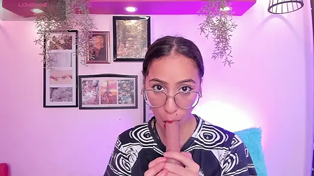 Alana Martinez  online show from 10.11.25