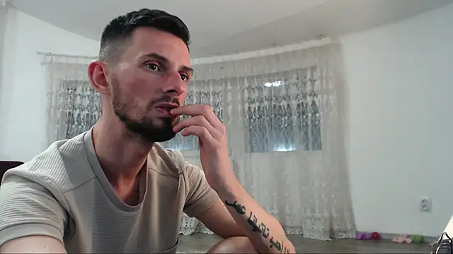 Tom michaelx online show from 10.02.25