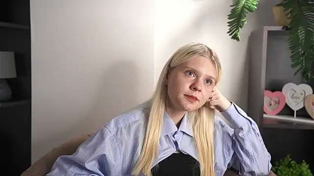 Snapshot of AngelDiesel chatting on 10.06.25 AngelDiesel online show from 10.06.25