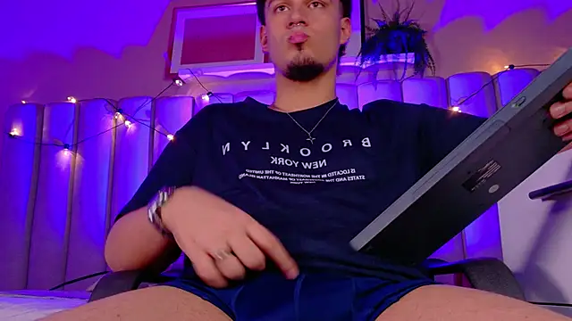 LiamThunder05  online show from 11.14.25