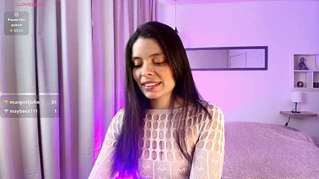 Snapshot of victoria_stern chatting on 10.04.25 victoria stern online show from 10.04.25