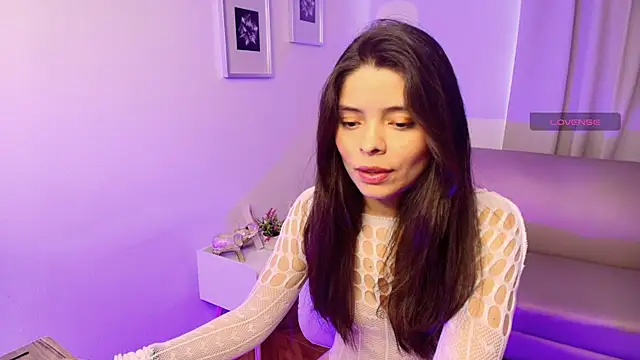 Snapshot of victoria_stern chatting on 10.13.25 victoria stern online show from 10.13.25
