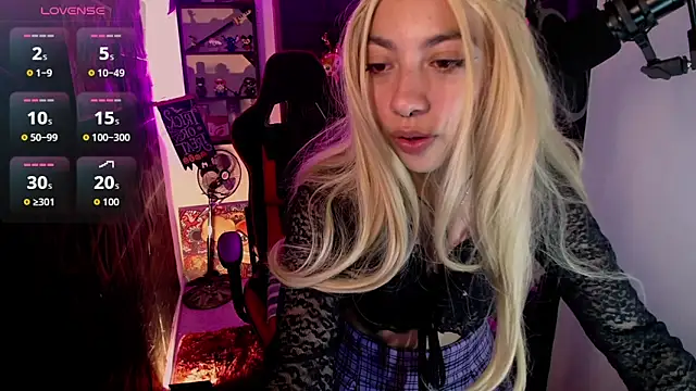 lunarichy22 online show from 11.18.25