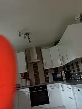 MimiMaee online show from 11.05.25