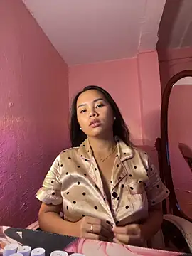 Snapshot of Funtasee_Andi chatting on 04.27.26 Funtasee Andi online show from 04.27.26