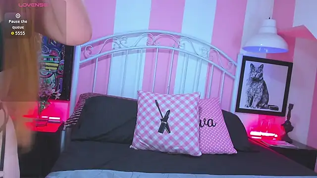 Snapshot of CameronRey_ chatting on 10.07.25 CameronRey online show from 10.07.25