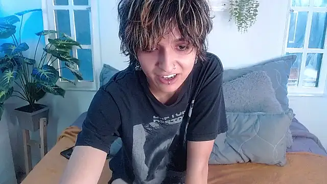 noellee   online show from 10.04.25