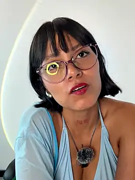 Snapshot of Qadeshoficial chatting on 10.22.25 Qadeshoficial online show from 10.22.25