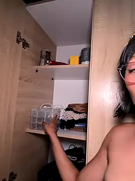 Snapshot of Qadeshoficial chatting on 10.26.25 Qadeshoficial online show from 10.26.25