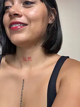 Snapshot of Qadeshoficial chatting on 11.26.25 Qadeshoficial online show from 11.26.25