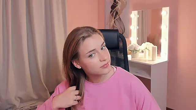 KeelyStowers online show from 10.06.25