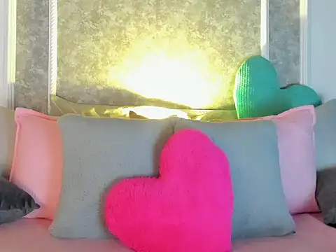  victoriaa  lois online show from 10.17.25