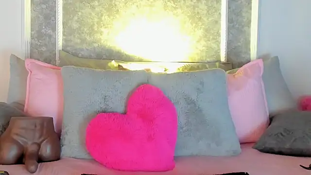  victoriaa  lois online show from 10.25.25