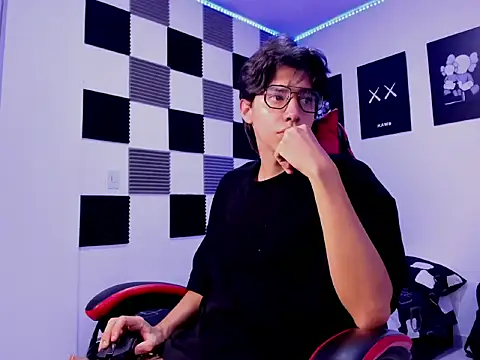 Snapshot of jeycobb chatting on 10.19.25 jeycobb online show from 10.19.25