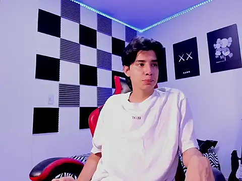 Snapshot of jeycobb chatting on 10.26.25 jeycobb online show from 10.26.25