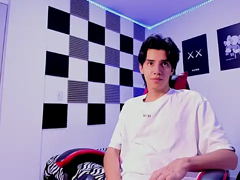 Snapshot of jeycobb chatting on 10.31.25 jeycobb online show from 10.31.25