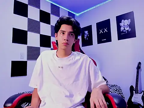 Snapshot of jeycobb chatting on 11.03.25 jeycobb online show from 11.03.25