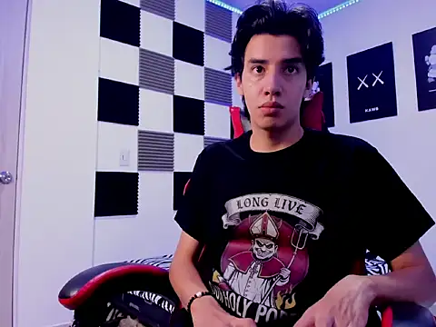 Snapshot of jeycobb chatting on 11.05.25 jeycobb online show from 11.05.25