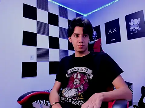 Snapshot of jeycobb chatting on 11.07.25 jeycobb online show from 11.07.25