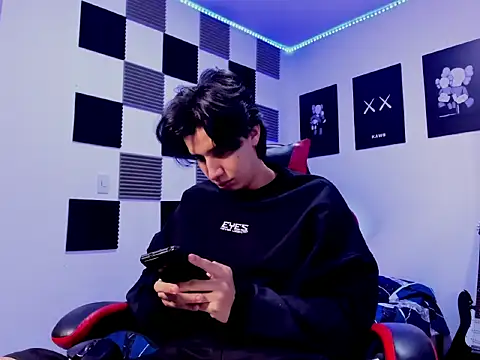 Snapshot of jeycobb chatting on 12.03.25 jeycobb online show from 12.03.25