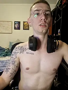 Snapshot of SweetGoodBoy22 chatting on 11.11.25 SweetGoodBoy22 online show from 11.11.25