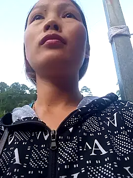 hanghuong online show from 10.11.25